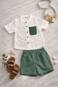 Ensemble chemise et short en coton et lin pour garçons |   Tenue d'été respirante pour enfants, verte et blanche avec poche, fabriquée en Inde - Product Image 2