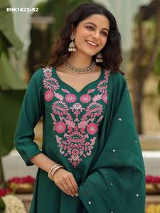Conjunto de Kurti-Pantalón y Dupatta Verde de Rayón Viscosa de Alta Calidad con Bordado Multihilo, Listo para Usar, Proveedor Indio - Product Image 4