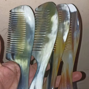 หวีเขาควายธรรมชาติ ป้องกันผมแตกปลาย ซี่หวีเรียบเนียน ทำด้วยมือแท้จากเขาควาย  รับสลักชื่อ  งานฝีมือสั่งทำพิเศษ - Product Image 1