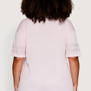 Camiseta Deportiva Moderna Personalizada con Pedrería Rosa Brillante, Camiseta con Cuello en V y Gráficos de Pedrería con Número Personalizado, Camiseta de Fútbol Americano - Product Image 6