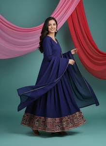 Ensemble Kurta Angrakha en soie Vichitra brodée bleue avec dupatta pour femme, entièrement cousu, longueur ras du sol, vente en gros, stock disponible - Product Image 2