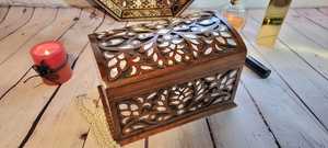 Boîte à bijoux en bois de luxe avec incrustations, organisateur décoratif fait main pour bijoux, accessoires, souvenirs et décoration élégante pour la maison - Product Image 3