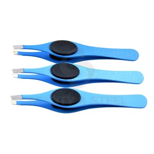 Pinzas Profesionales para Cejas con Punta Inclinada y Agarre Ergonómico de Goma para Depilación de Precisión y Cuidado Facial - Product Image 4