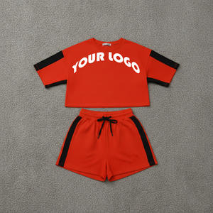 Conjunto de dos piezas para mujer: Top corto con cremallera y shorts de algodón a medida - Product Image 1