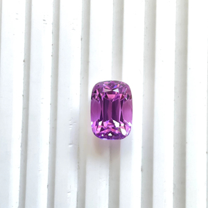 Piedra natural de kunzita de 16.69 quilates con corte octogonal para la elaboración de joyería fina. - Product Image 1