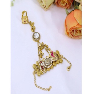 Atractiva pulsera de mano chapada en oro de primera calidad con perlas Kundan para mujeres, joyería tradicional india Hathphool. - Product Image 2