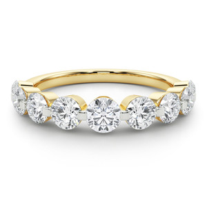 Anillo de banda con diamantes de corte redondo y engaste de púas completas con detalles de barra - Product Image 3