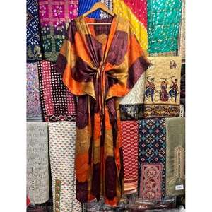 Ethinic Craft Hub - Kaftán de Seda de Lujo con Diseño Floral para Mujer, Elegante Traje de Baño para el Verano, Estilo Indio - Product Image 3