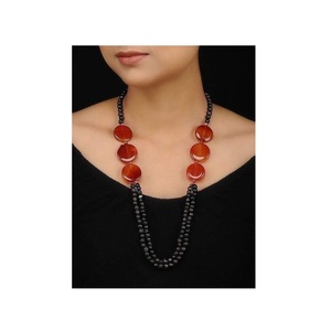 Elegante Collar de Perlas para Mujer con Piedras Redondas de Resina y Cadena de Perlas de Resina Negra, Joyería de Moda de la India APEX ALIGN - Product Image 3