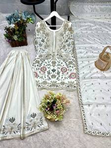 Ensemble Kurta Palazzo en Soie Crêpe Naturelle Pure de Qualité Supérieure, Brodé avec des Paillettes et une Bordure en Dentelle de Designer, Qualité Export - Product Image 4