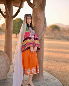 Vestido Afgano Kuchi Tradicional de Alta Calidad para Novia, Estilo Bohemio Tribal Banjara, Bordado con Encaje y Borlas - Product Image 3