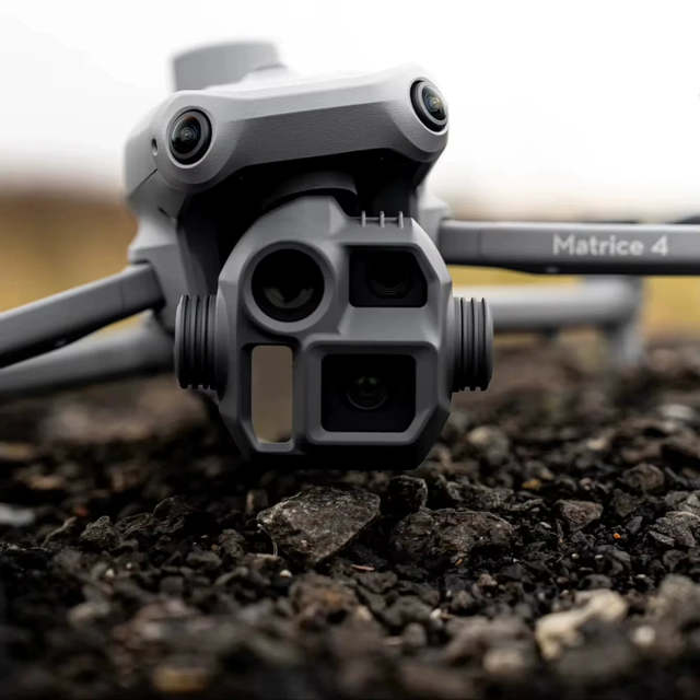 Matrice 4E 4T Industrial Drone 640x512 Thermal Imaging 49min Flight 15km Transmission RTK Surveying AI Detection