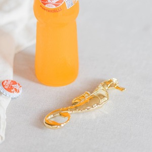 Abridor de Botellas con Diseño de Caballito de Mar, Hecho de Metal Dorado de Primera Calidad, con Cola Curva Texturizada, Ideal para Bares Náuticos y Costeros - Product Image 5