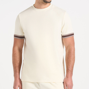 Camiseta de punto de manga corta color crema para hombre con ribete en contraste, cuello redondo, corte regular informal - Product Image 5