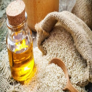 Huile de sésame filtrée de qualité supérieure, huile de sésame raffinée, qualité alimentaire, conditionnée en vrac pour importateurs, grossistes et acheteurs d'ingrédients - Product Image 1