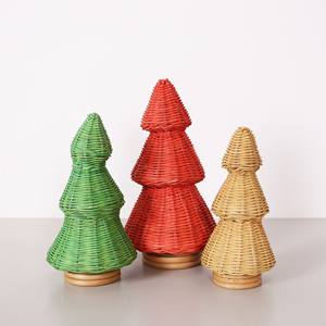 Mini sapin de Noël en rotin élégant, arbres de Noël suspendus et fleurs pour décorations de fête - Product Image 3