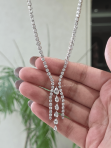 สร้อยคอเพชรทรงหยดน้ำและทรงกลมเพาะเลี้ยงในห้องปฏิบัติการ ได้รับการรับรองจาก IGI ทองคำขาว 14K พร้อมจี้รูปหยดน้ำแบบไล่ระดับ สร้อยคอหรูหราสำหรับผู้หญิง - Product Image 2