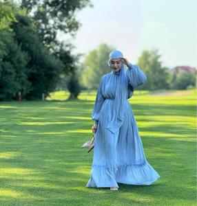Abaya de Organza de Seda Azul Cielo |   Elegante Vestido Modesto con Pliegues Brillantes |   Conjunto de hiyab premium de varias capas con mangas abullonadas - Product Image 3