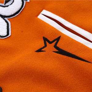 Chaqueta Varsity Naranja para Hombre, Manga Blanca con Letra K Bordada, Patrón de Estrellas, Cuello Camisero, Ropa Casual de Otoño - Product Image 5