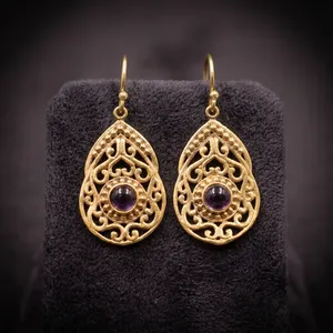 ต่างหูทองเหลืองลายโบราณประดับอัญมณีอเมทิสต์สีม่วง – เครื่องประดับห้อยทรงหยดน้ำสไตล์วินเทจ - Product Image 3