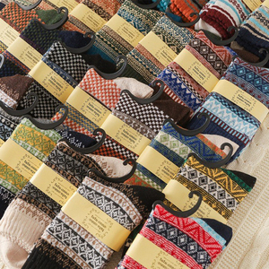 Chaussettes longues rétro pour femmes, en laine épaisse et chaude, rayées, tricotées, style national personnalisé, collection automne-hiver, vente en gros - Product Image 6