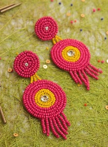 Boucles d'oreilles pendantes vertes faites à la main avec perles et pendentif miroir, idéales pour les fêtes, festivals ou comme cadeau - Product Image 5