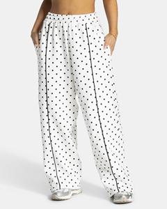 Conjunto de dos piezas para mujer al por mayor: Sudadera con capucha de lunares y pantalón de pierna ancha a juego, estilo casual con contraste. - Product Image 5