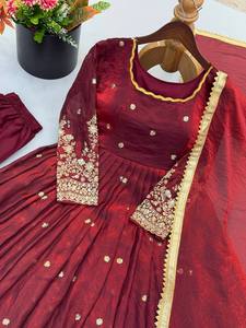Vestido Anarkali de muselina de seda roja estilo Bollywood, con bordado de lentejuelas, para mujer, Salwar Kameez, vestido étnico indio pakistaní. - Product Image 2