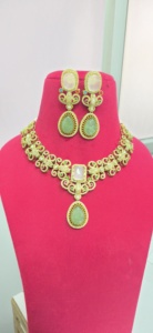 Ensemble de collier inspiré de Sabya Sachi de qualité supérieure, collier de haute qualité avec boucles d'oreilles, parfait pour les soirées, les mariages et les événements. - Product Image 2