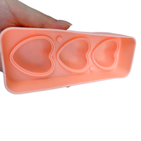 Bac à glaçons en silicone de qualité alimentaire en forme de cœur rose avec couvercle transparent de type entonnoir