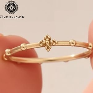 Charm_Jewells Bague minimaliste en forme de fleur plaquée or 22 carats pour femme, à porter au quotidien - Product Image 1