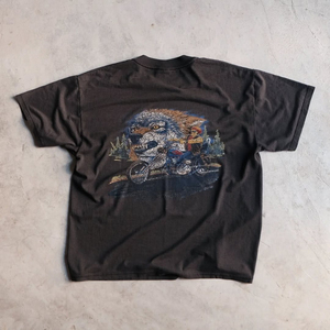 เสื้อยืดคัตแอนด์ซอว์พิมพ์ลายกราฟิกวินเทจแบบ DTG ผ้าฝ้าย 100% ทรงดรอปไหล่ ล้างสีแบบแอซิดวอช สำหรับผู้ชาย - Product Image 3