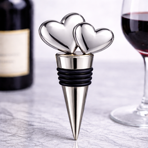 Bouchon de bouteille de vin en métal personnalisé en forme de cœur, gravé avec le nom, souvenir de mariage. - Product Image 5