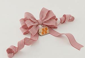 Ruban en polyester rayé rouge et blanc de 38 mm pour emballage cadeau et artisanat - Product Image 3