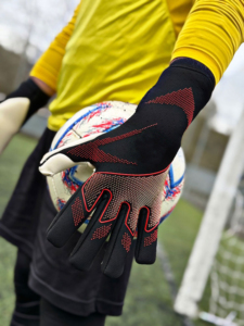 Gants de gardien de but de football professionnels avec logo personnalisé, latex respirant de haute qualité, vente en gros, idéal pour les scènes en plein air - Product Image 4