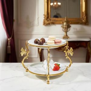 Support à gâteau à deux niveaux en métal doré, fait main, plateau de service multi-couches avec motif de feuilles décoratives - Product Image 6