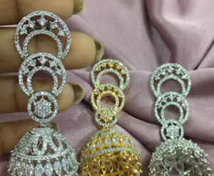 Hermosos pendientes de circonia cúbica pulidos de oro y plata a la moda con un diseño elegante, perfectos para bodas y fiestas para mujeres y niñas - Product Image 2