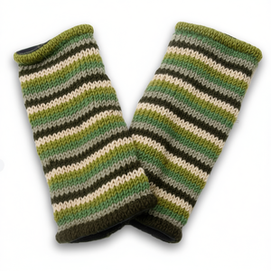 Calentadores de manos y pies de lana tejidos a mano en color verde - Product Image 2
