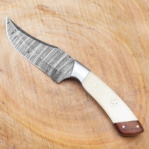 Cuchillo Skinner de Acero de Damasco Hecho a Mano con Mangos de Cuerno y Funda de Cuero, Cuchillo Personalizado - Product Image 4