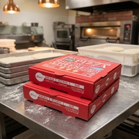 Boîte à pizza anti-graisse personnalisée en papier kraft enduit de PE, recyclable, avec doublure en éponge, gaufrée, pour frites et plats à emporter