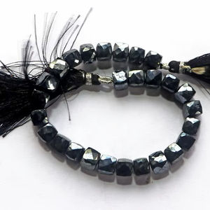 ลูกปัดสปิเนลสีดำธรรมชาติทรงลูกบาศก์เจียระไน ร้อยเป็นเส้น สำหรับทำเครื่องประดับ ขายส่ง - Product Image 1