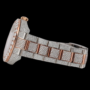 นาฬิกาฮิปฮอปผู้ชายแบบสั่งทำพิเศษ ดีไซน์สวยงาม ประดับเพชรโมอิสซาไนต์ทรงกลมเต็มหน้าปัด ตัวเลขโรมันสองสี ตัวเรือนแบบ Bezel Setting - Product Image 5