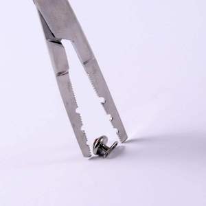 Pinza manual premium de acero inoxidable de 3mm, 4mm, 5mm para perforaciones corporales de precisión y soporte de anclajes dérmicos de Grip Surgical - Product Image 4