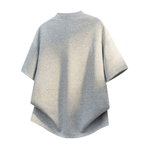 เสื้อยืดคอตั้งแขนสั้นทรงหลวมสำหรับผู้ชาย แบบซิป ¼ ตัว ผ้าถัก สีเทาล้วน ชายเสื้อแบบดรอปเฮม สไตล์สตรีทแวร์ - Product Image 2