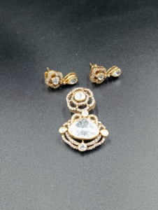 Collar con Colgante de Flor Étnica Chapado en Oro de Amaira Jewels, Joyería Clásica para Mujer, Regalo de Boda o Compromiso - Product Image 4
