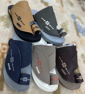 Zapatillas Árabes de Cuero Sintético de Alta Calidad con Suela Suave de PU Antideslizante y Elegante para Comodidad y Estilo, Moda Saudí en 2026 - Product Image 4