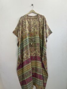 Robe Kaftan en Soie Florale Maxi Écologique, Douce et Confortable, Col en V, Sans Manches, Faite à la Main, pour Femme, Respirante - Product Image 2