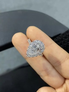 แหวนหมั้นเพชรทรงลูกแพร์หรูหรา ทอง 14K ประดับเพชรแบบปาเว่ เครื่องประดับชั้นดีสำหรับผู้หญิง - Product Image 2