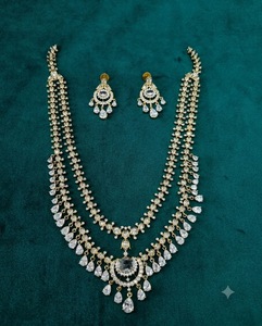 Ensemble de collier long à motif goutte d'eau double couche avec boucles d'oreilles assorties, bijoux ethniques de mariée plaqués or antique traditionnels - Product Image 5