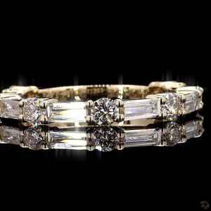 Bague éternelle unisexe en or massif 14 carats avec diamants de laboratoire ronds et baguette, bijoux fins modernes pour petite amie - Product Image 1